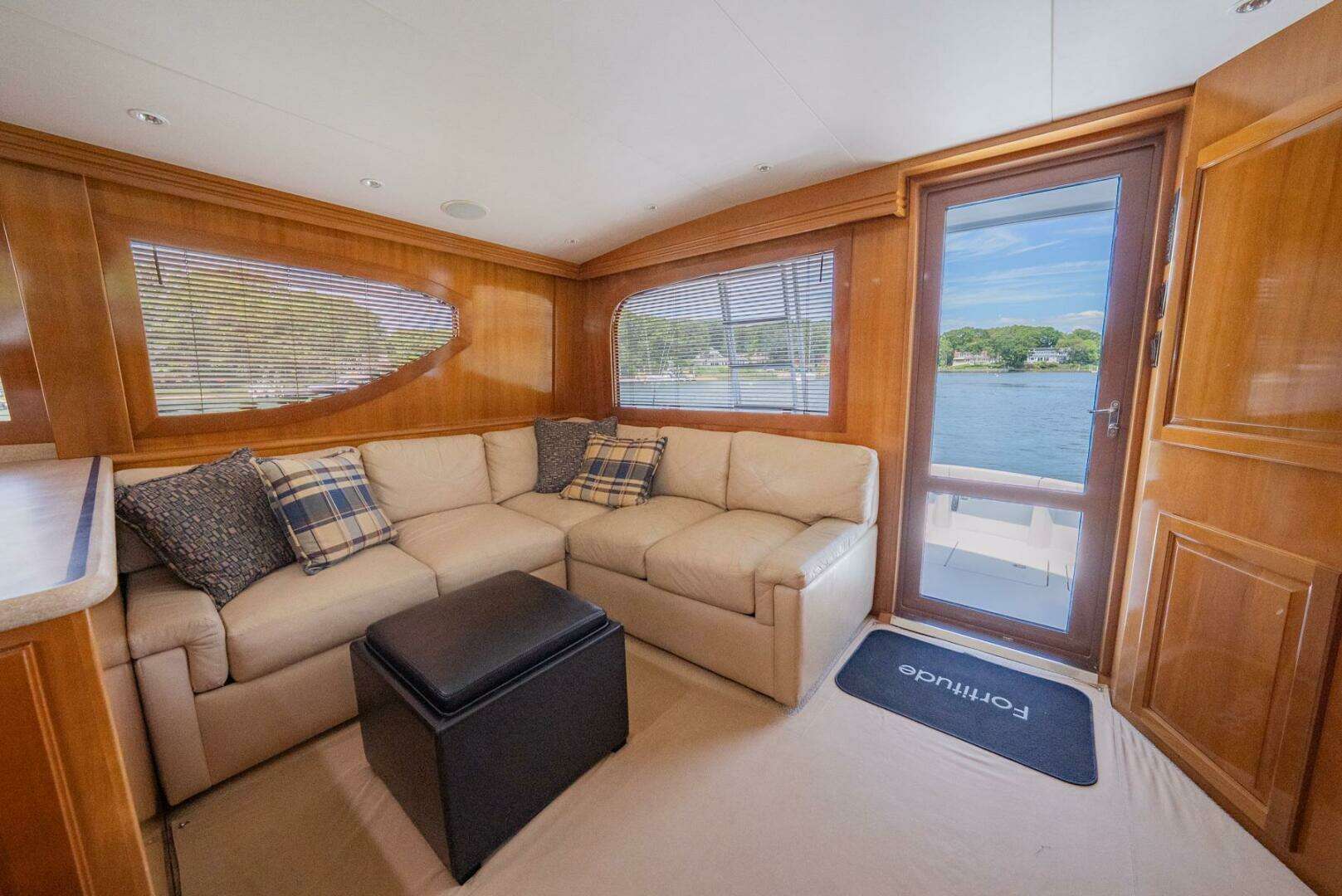 2001 Hatteras 50 Convertible - Image 28