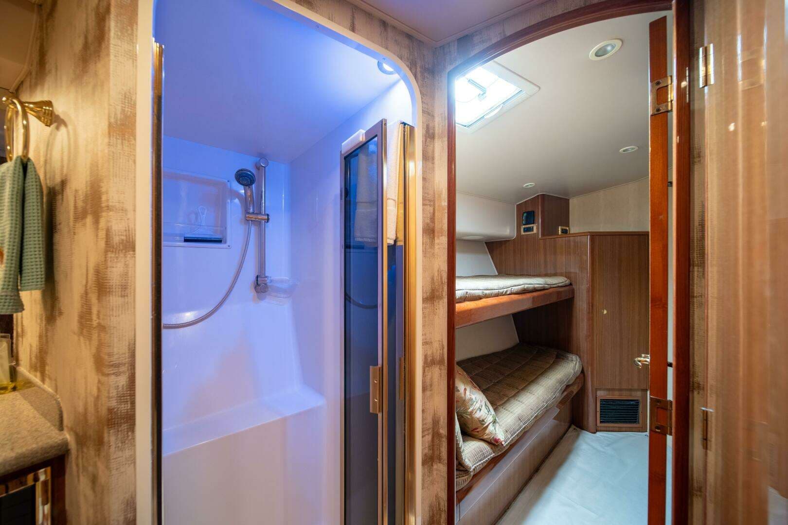 2006 Viking 52 Convertible - Image 18