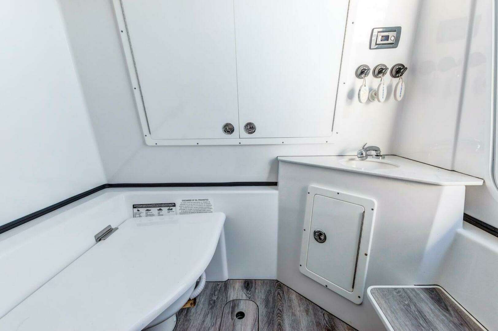 2022 Sportsman Open 352 Center Console - Image 31