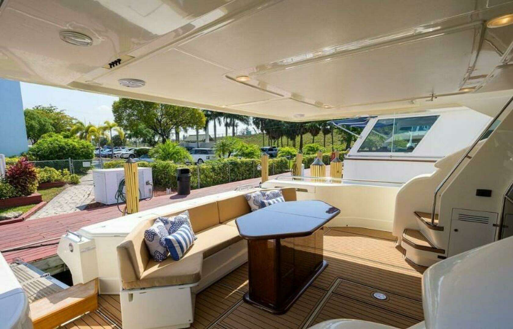 2000 Ferretti Yachts 72 Motoryacht - Image 6