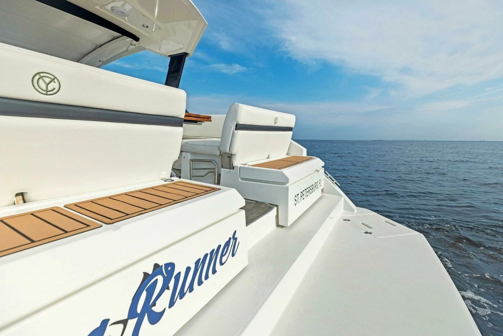 2015 Cruisers Yachts 390 Express Coupe - Image 11