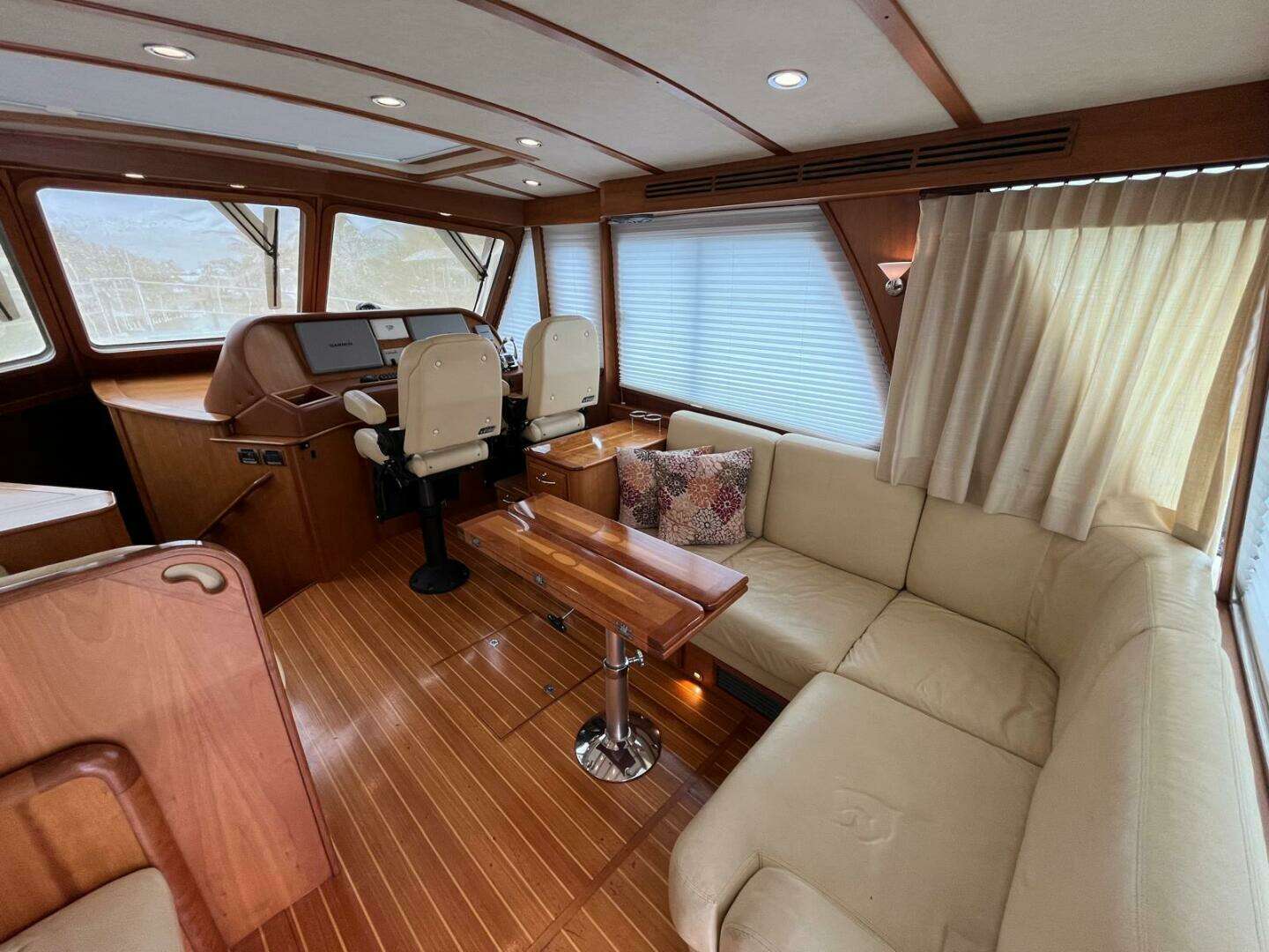 2013 Sabre 48 Salon Express - Image 8