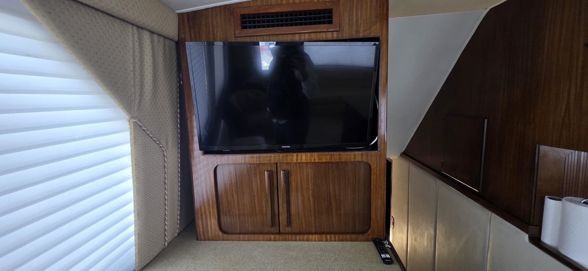 1989 Hatteras 52 Convertible - Image 15