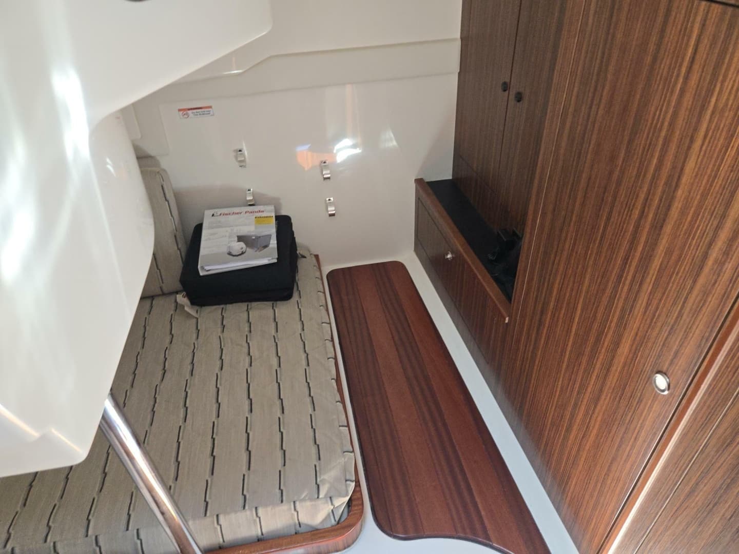 2019 Pursuit 355 Offshore - Image 17