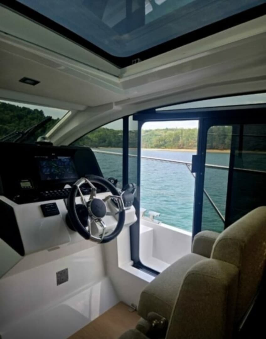 2023 Sealine SC335 - Image 16
