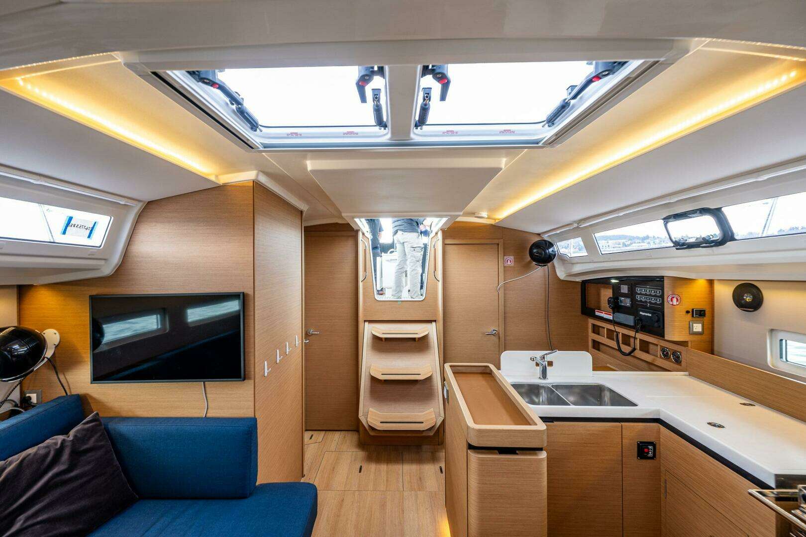 2022 Jeanneau Sun Odyssey 410 - Image 9