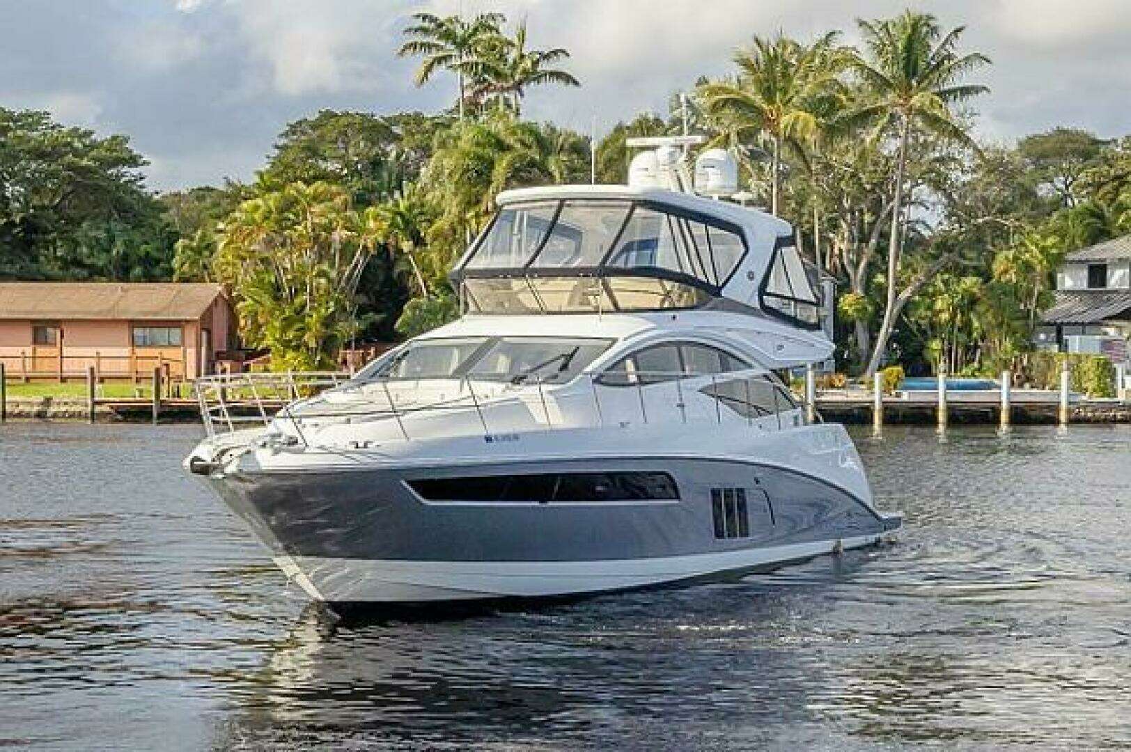 2018 Sea Ray L590 Fly - Image 2