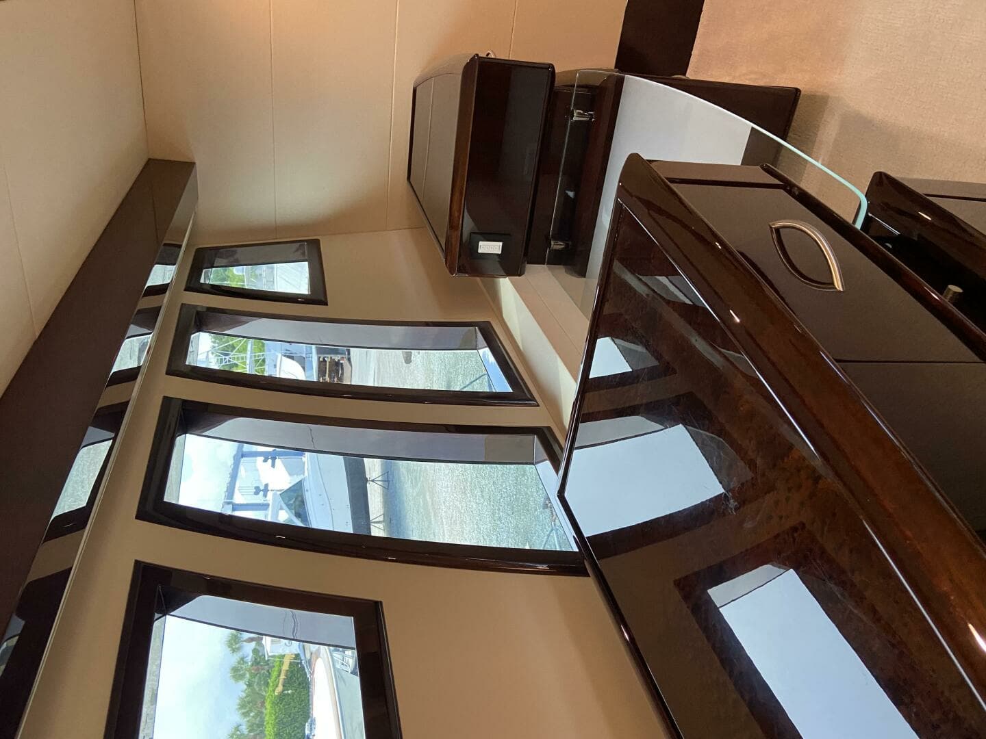2009 Lazzara Yachts LSX 75 - Image 21