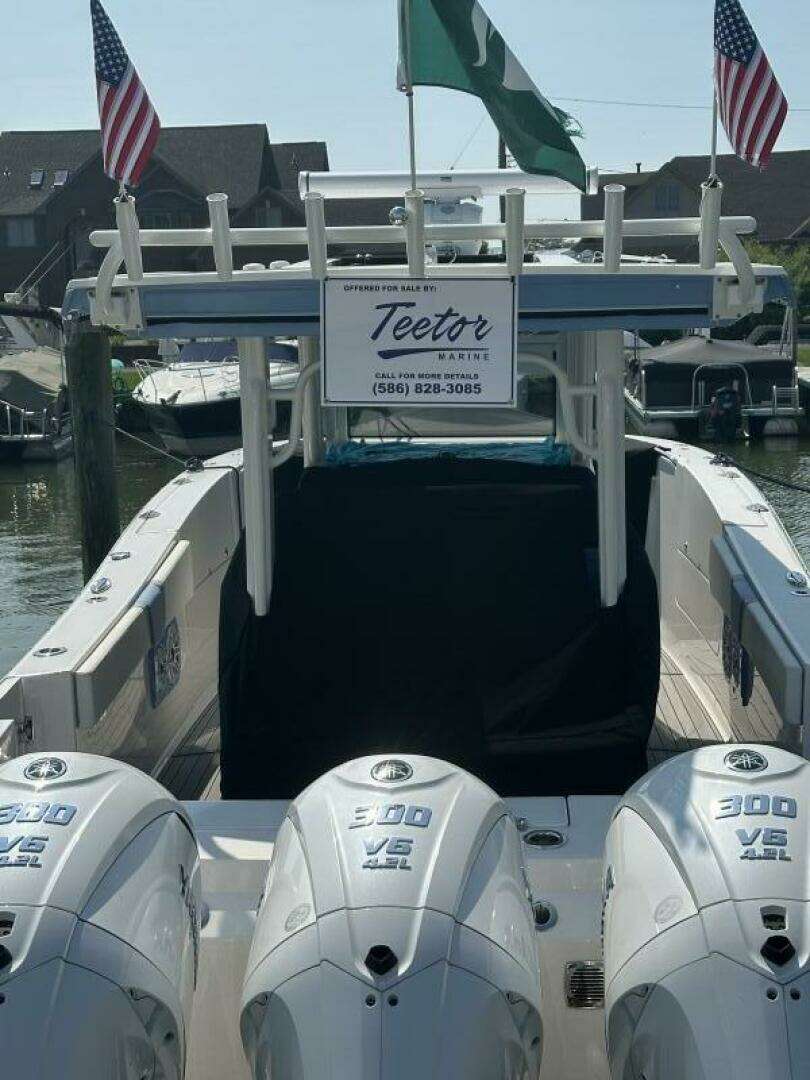 2023 Robalo R360 - Image 34