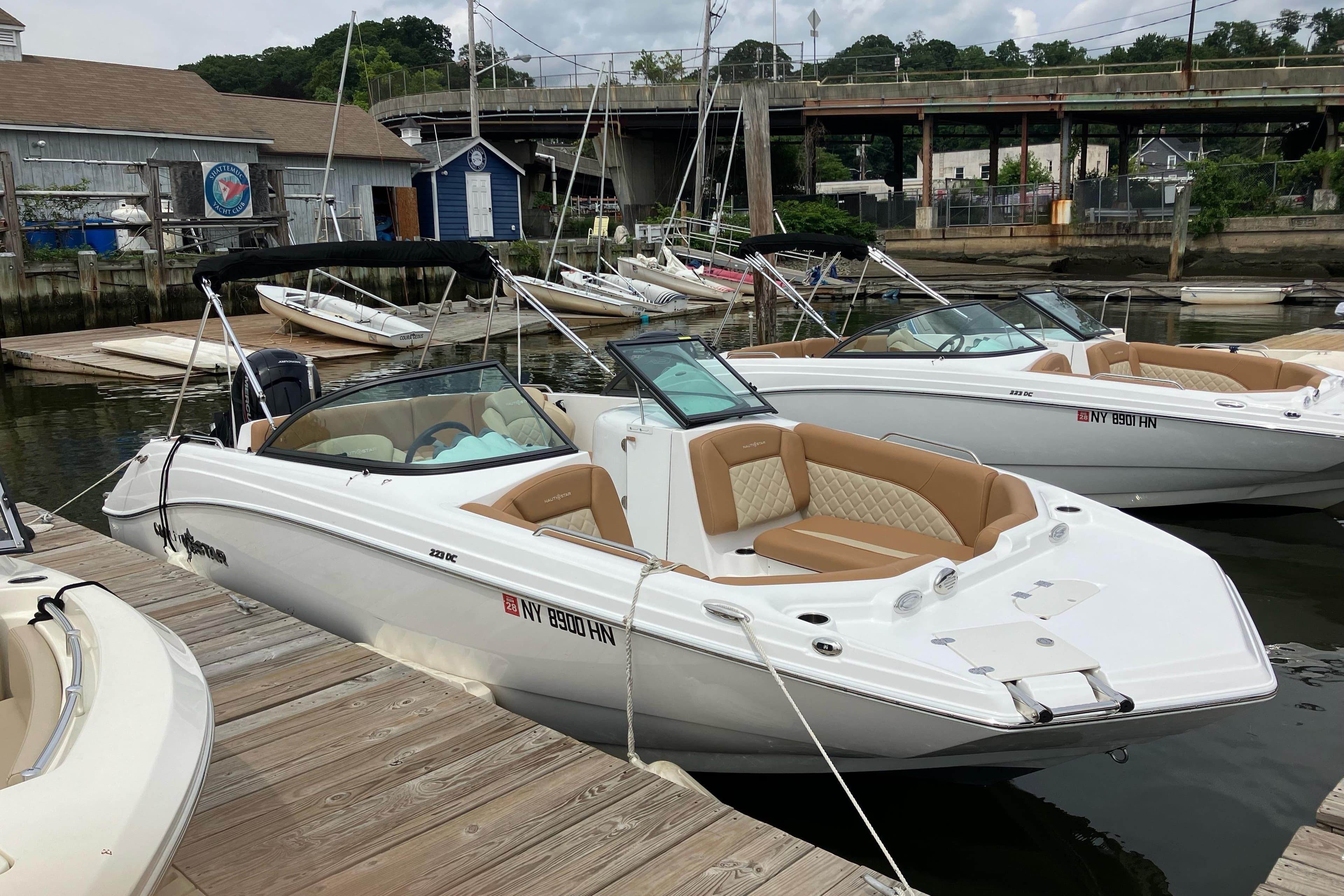 2025 NauticStar 223 DC