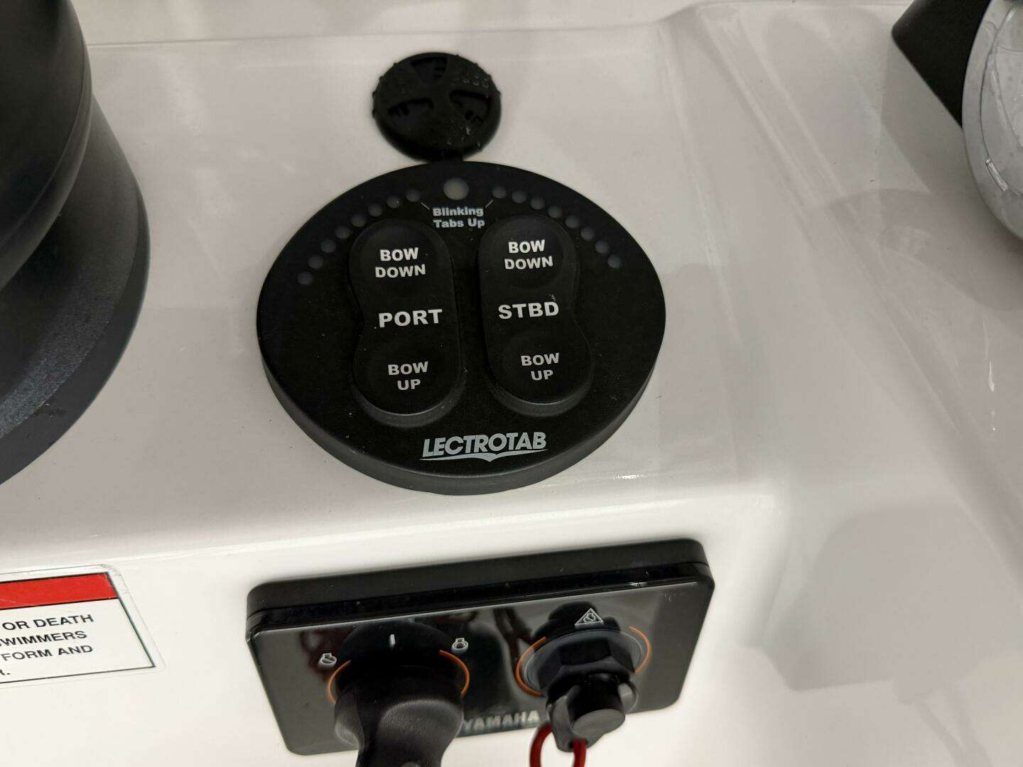 2016 Everglades 230 Center Console - Image 36