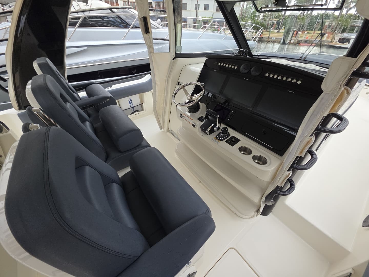 2021 Boston Whaler 420 Outrage - Image 32
