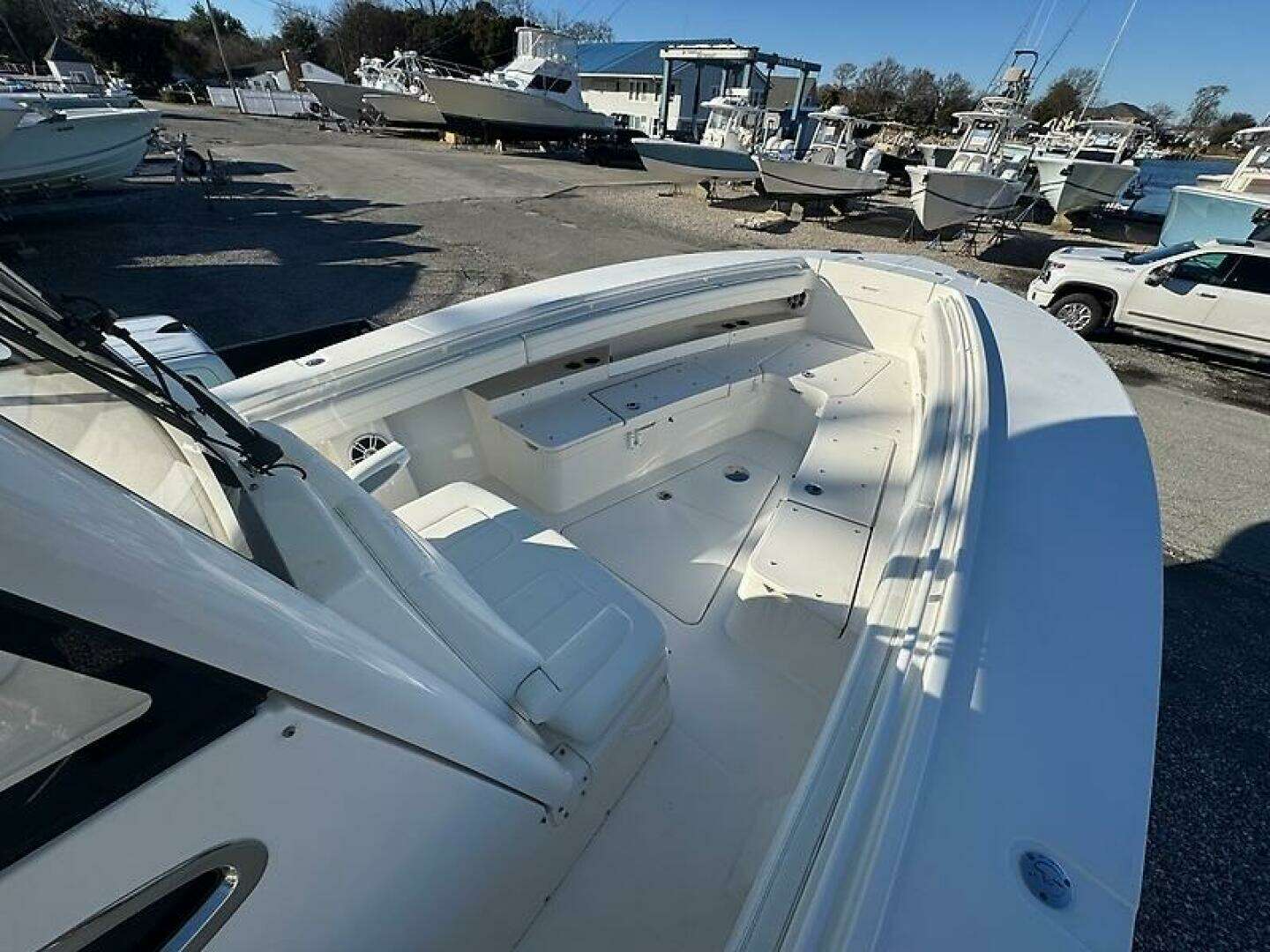 2022 Regulator 31 FS - Image 18