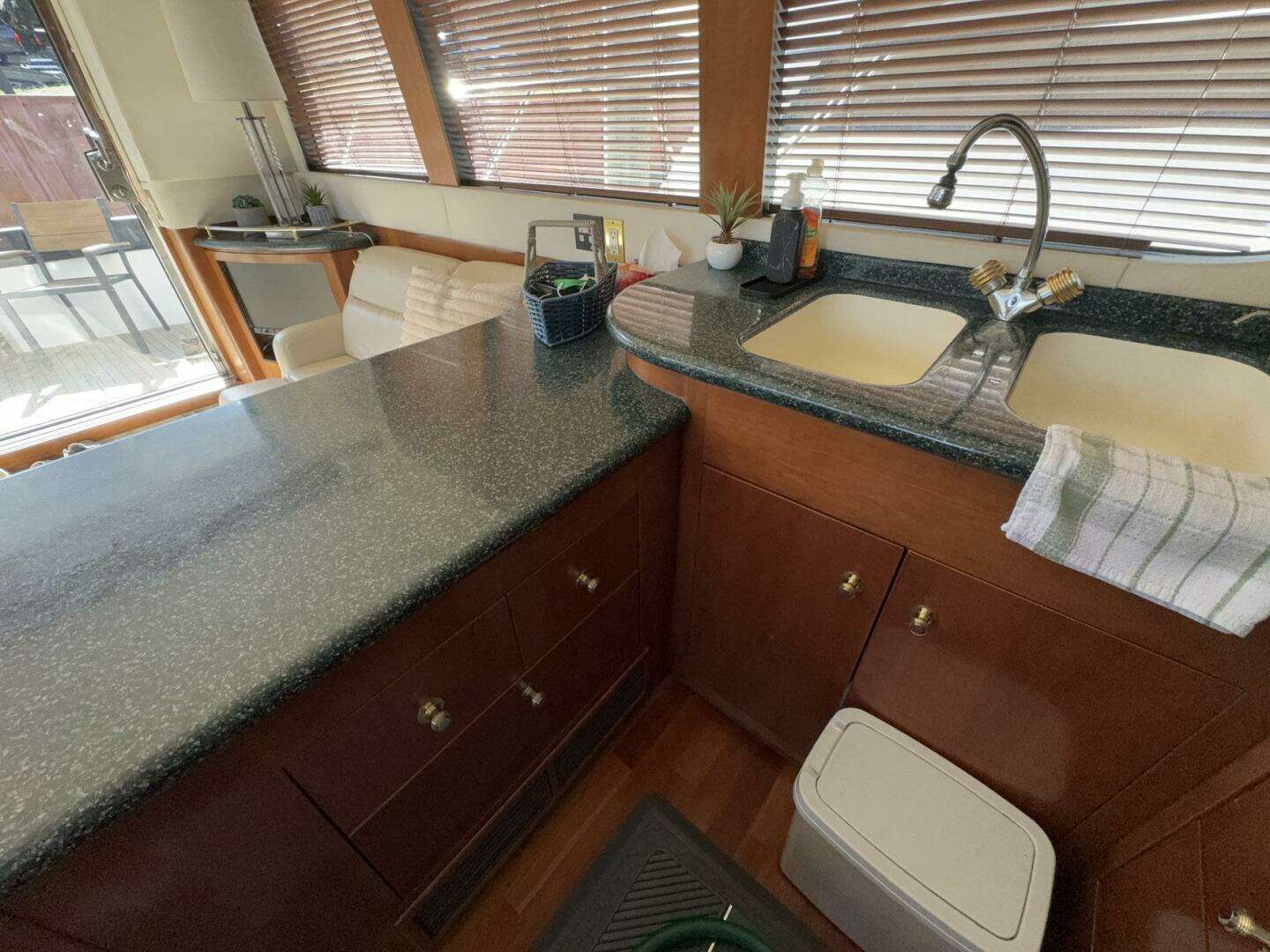 1999 Carver 530 Voyager Pilothouse - Image 26