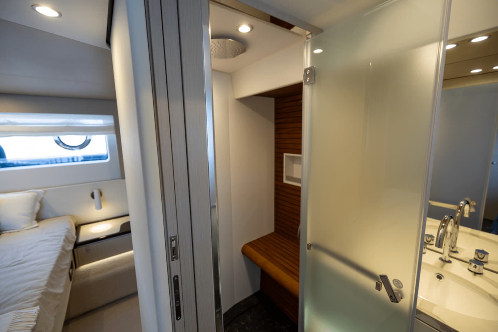 2025 Azimut Fly 68 - Image 34