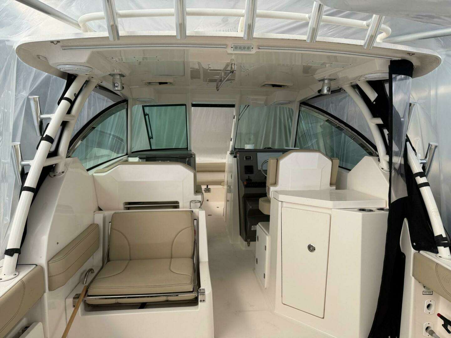 2017 Pursuit DC 295 - Image 6
