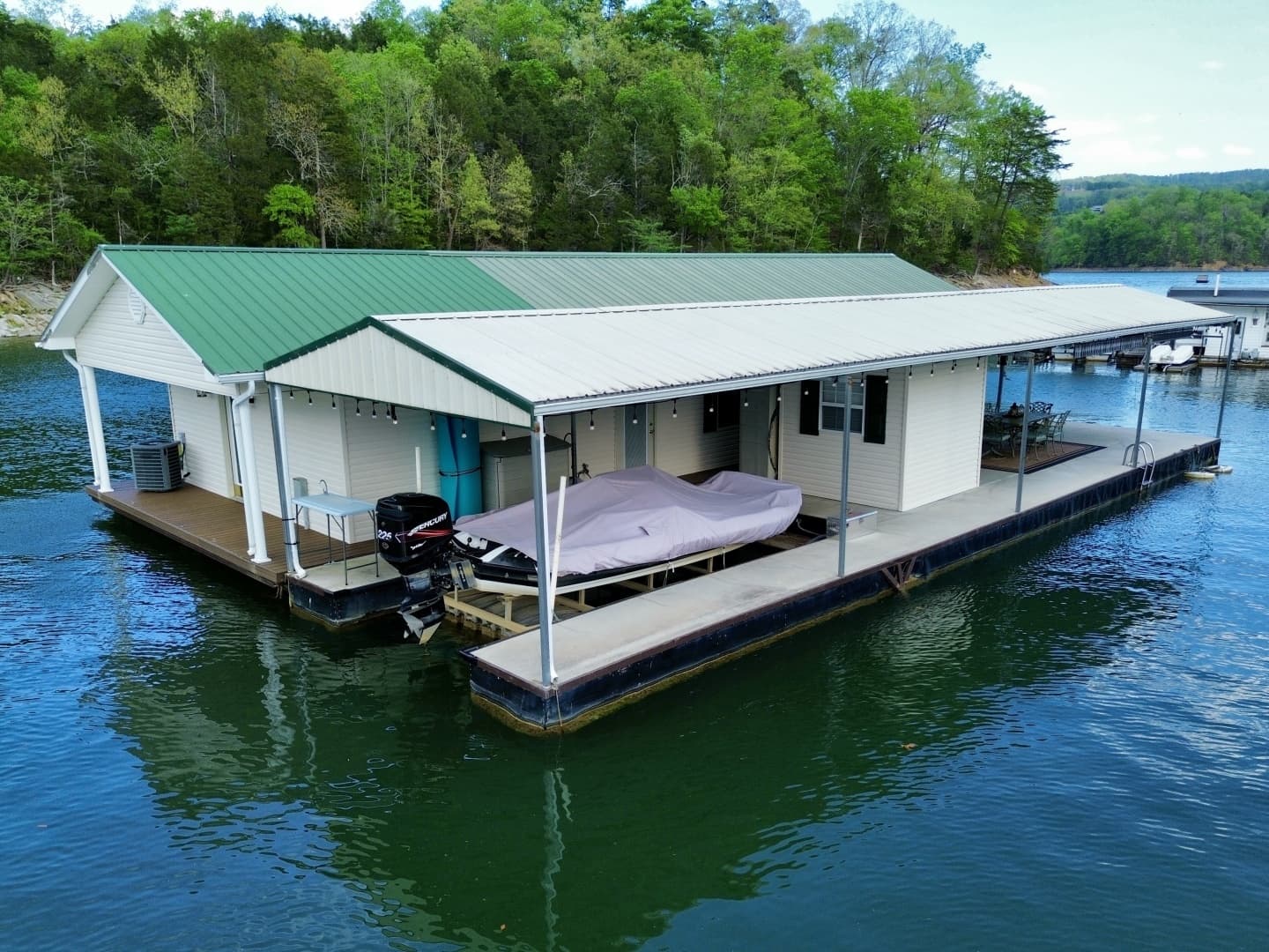 2002 Custom 20 x 53 Floating Cabin - Approx 999/sqft - Image 13