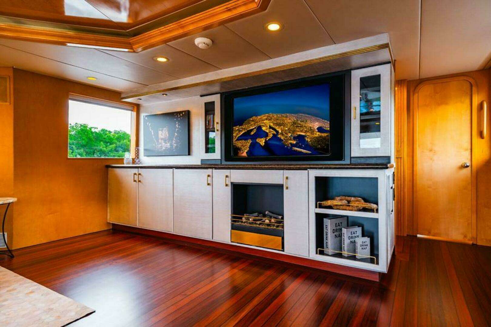 1995 Hatteras Flybridge Motor Yacht - Image 44