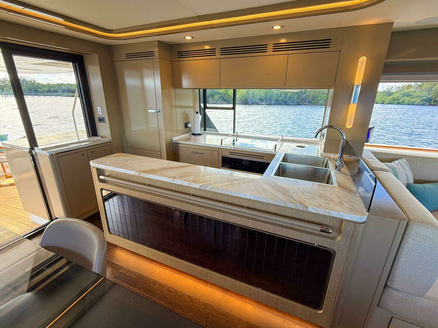 2023 Sirena 68 - Image 24