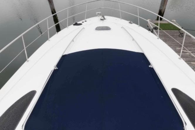 Bow view of 2005 Sea Ray 500 Sundancer yacht docked at marina.