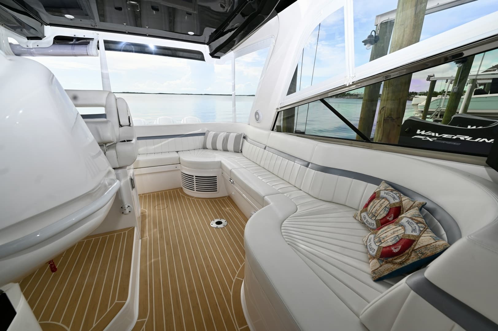 2019 Intrepid 475 Sport Yacht - Image 13