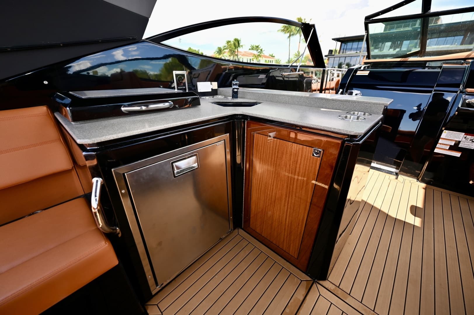 2022 Cruisers Yachts 38 GLS OB - Image 12