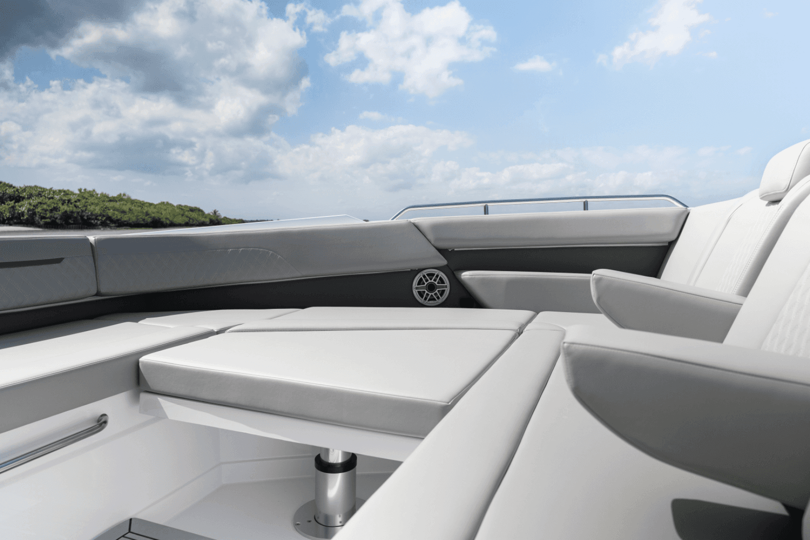 2026 Cruisers Yachts 50GLS OB - Image 84