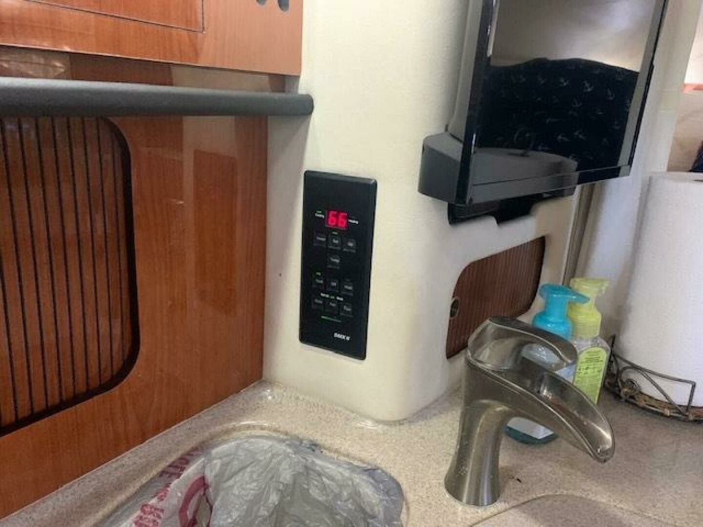 2001 Sea Ray 340 Sundancer - Image 26