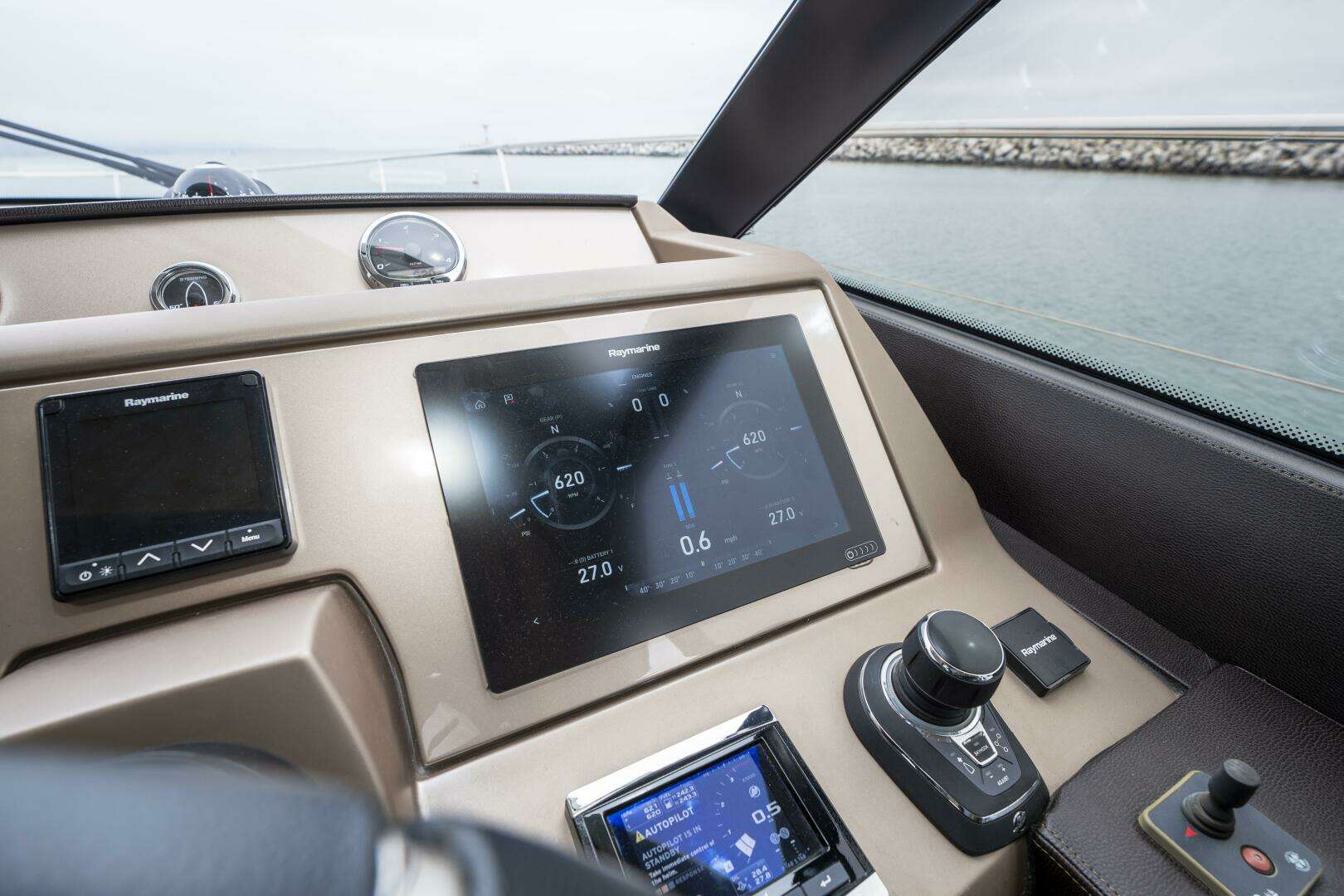 2018 Prestige 560 - Image 16