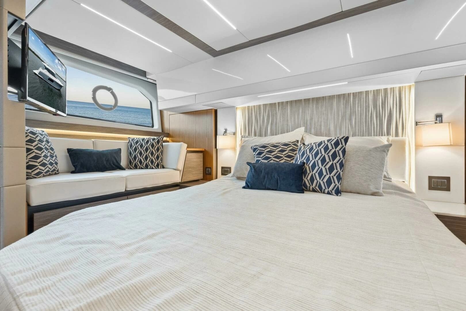 2019 Tiara Yachts C49 Coupe - Image 18