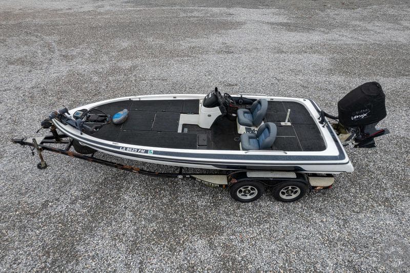 2004 Skeeter ZX225 fishing boat on a dual-axle trailer.