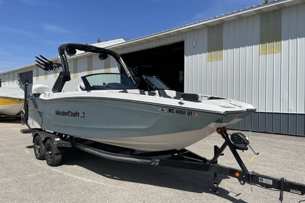 2022 Mastercraft XT24 - Image 1
