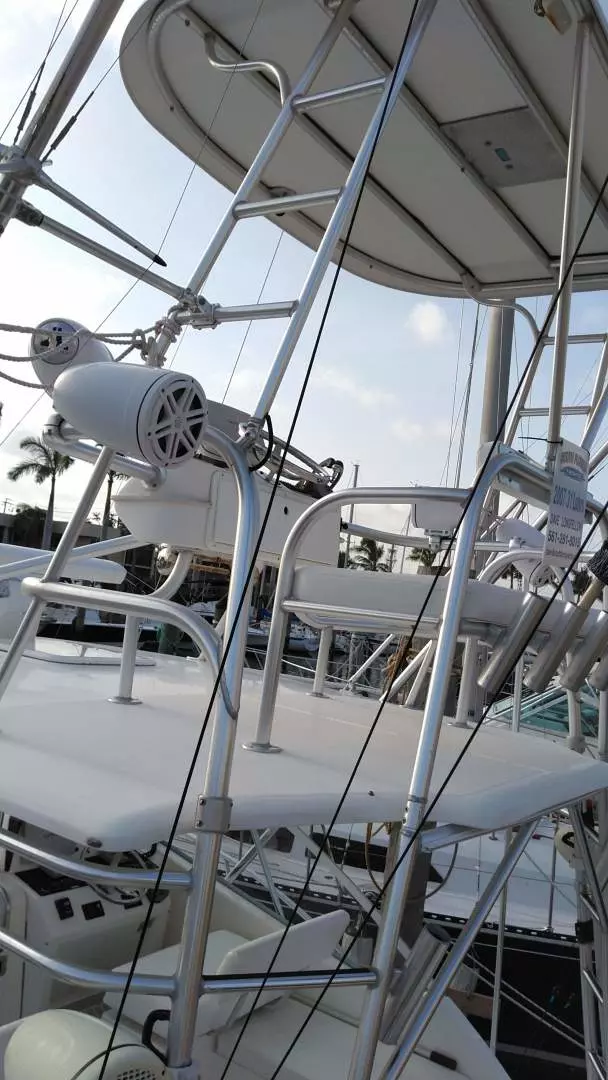2007 Luhrs 31 Open - Image 6