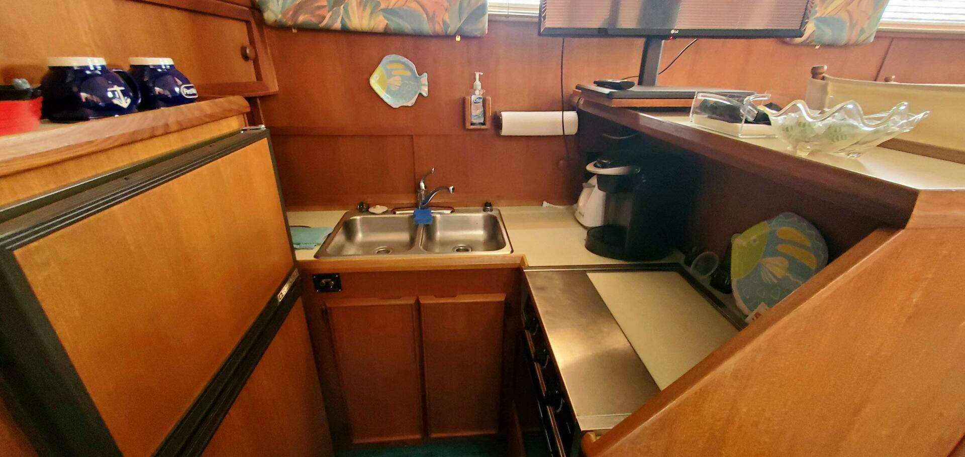 1987 Chris-Craft 362 Catalina - Image 11