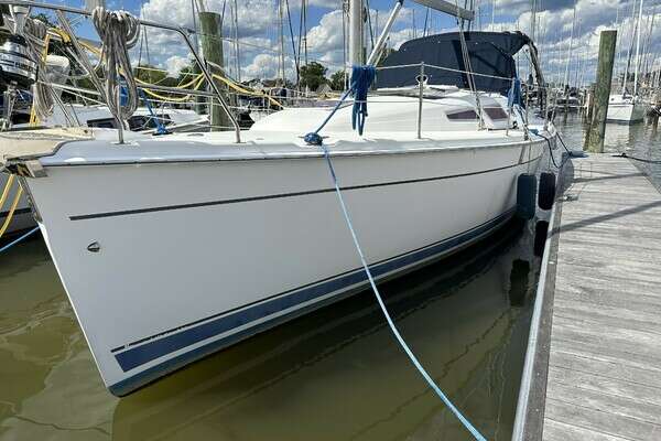2006 Hunter 38 - Image 1