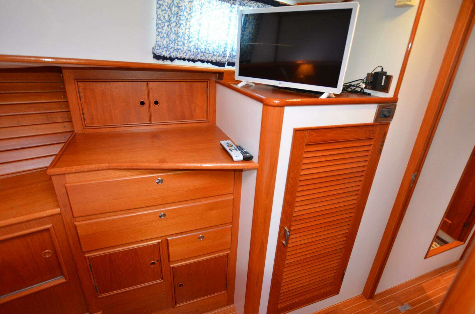 2000 Grand Banks Eastbay HX - Image 37