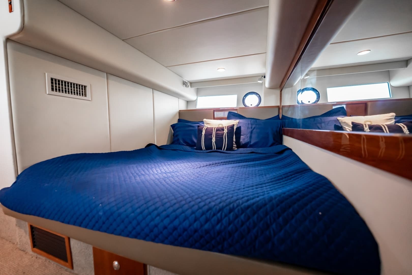 2016 Riviera 5000 Sport Yacht - Image 82