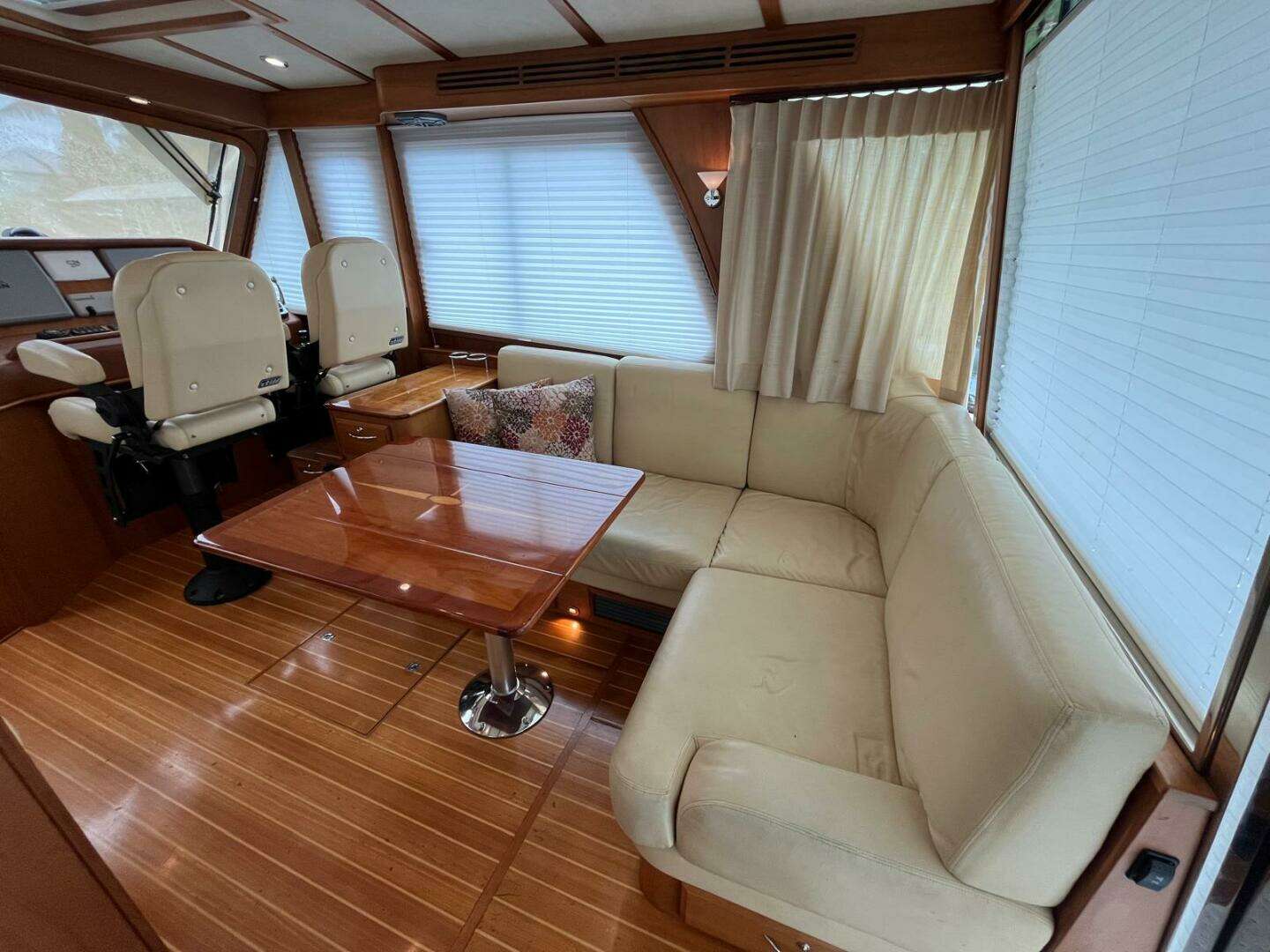 2013 Sabre 48 Salon Express - Image 19