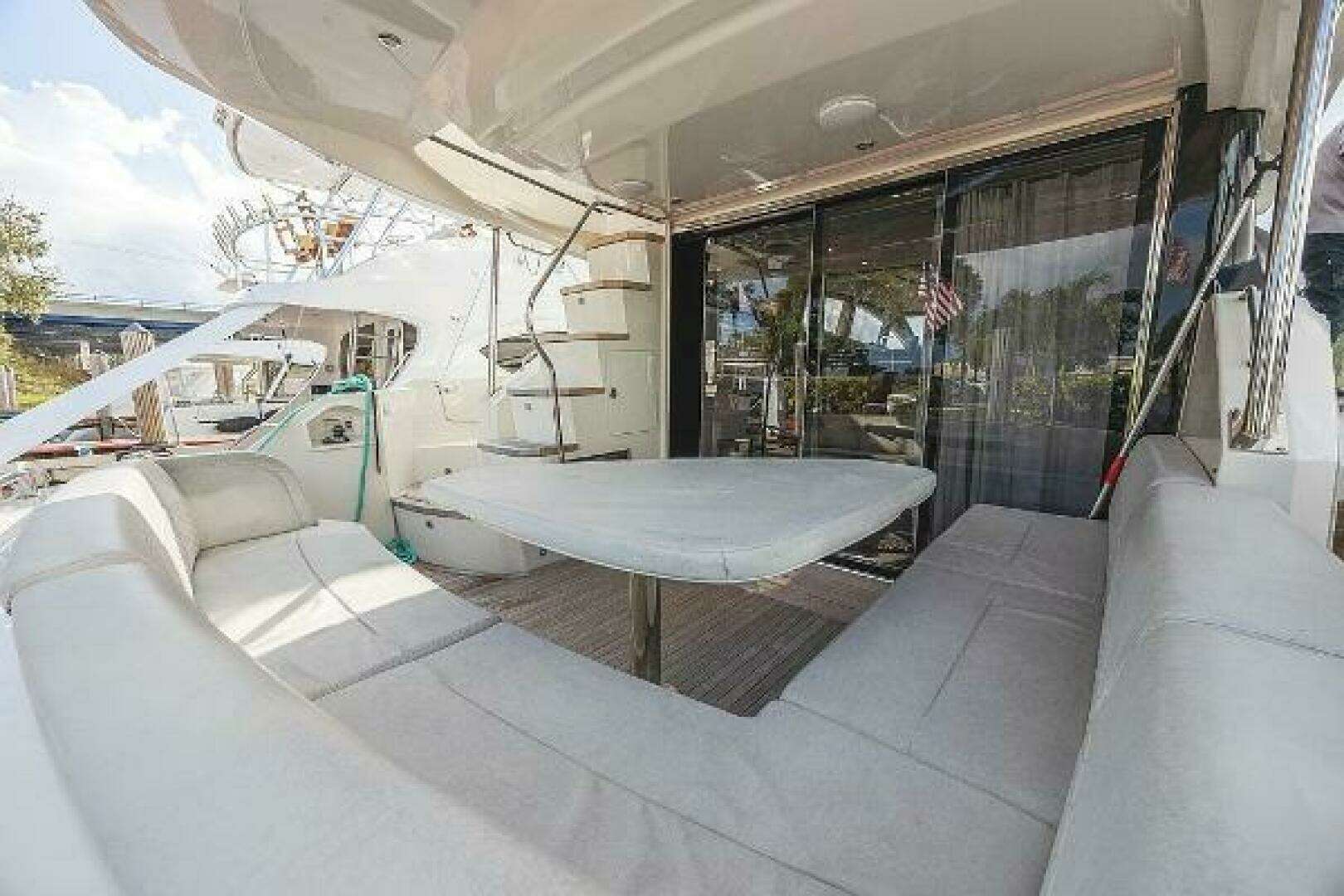 2018 Sea Ray L590 Fly - Image 3