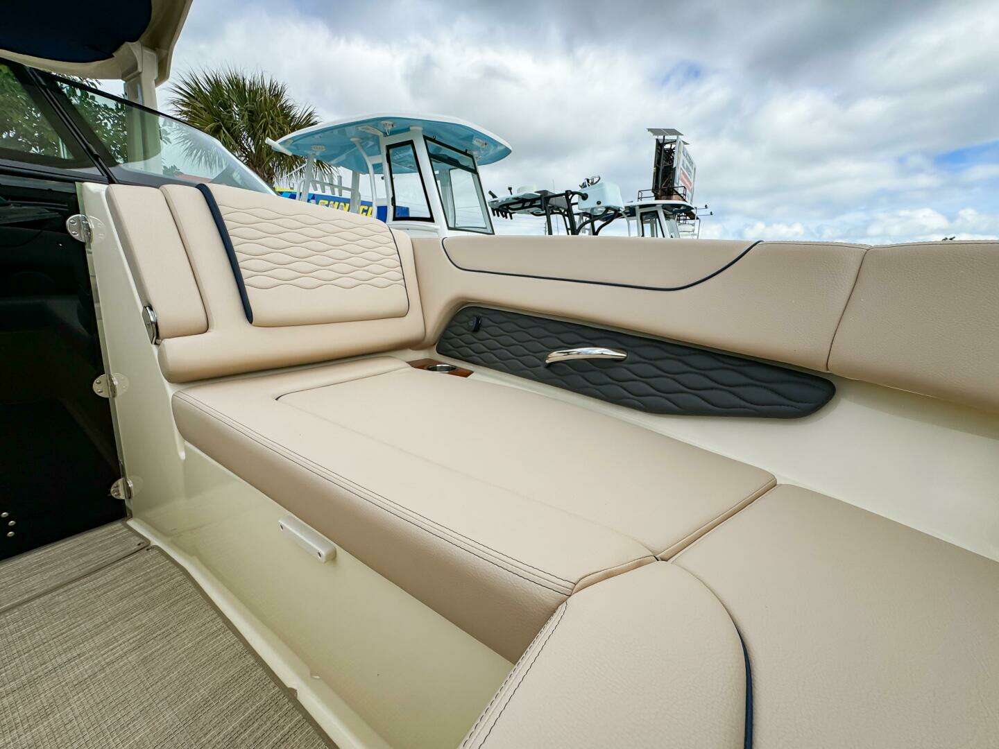 2026 Chris-Craft Sportster 28 - Image 12