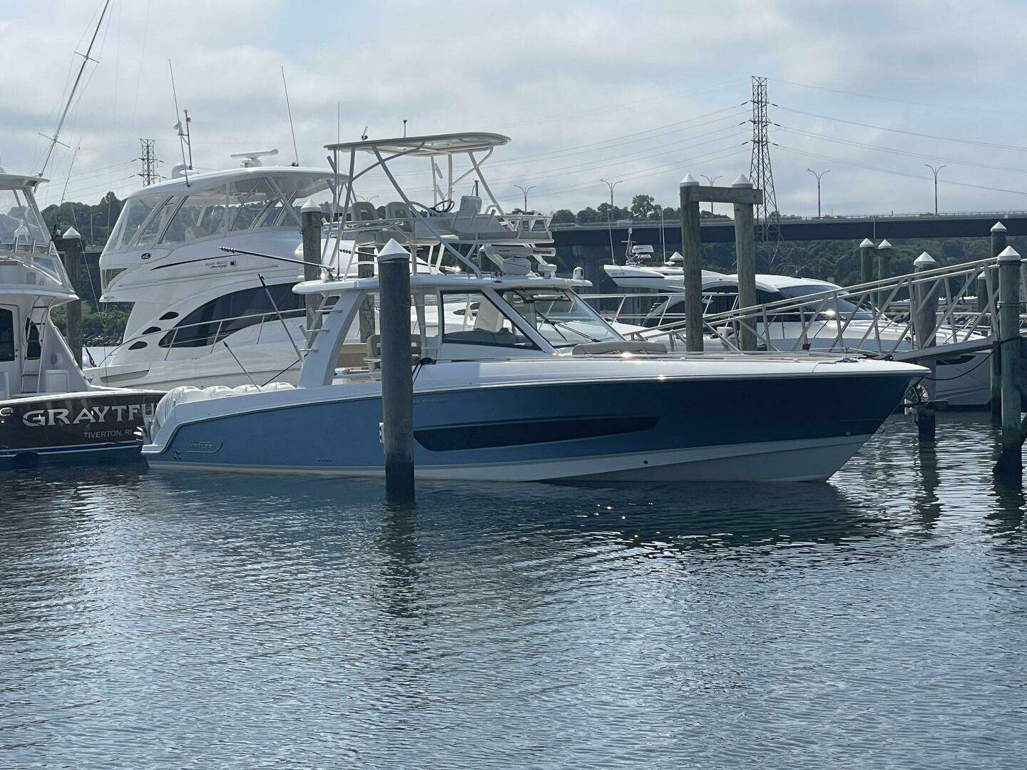 2017 Boston Whaler Outrage - Image 3