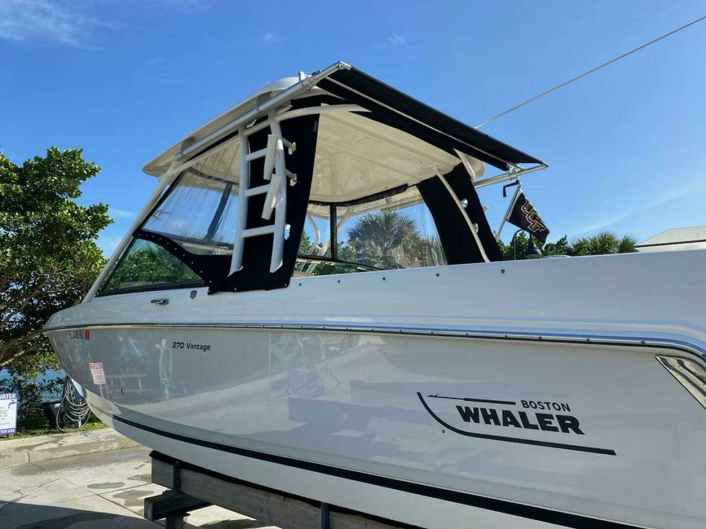2018 Boston Whaler 270 Vantage - Image 6