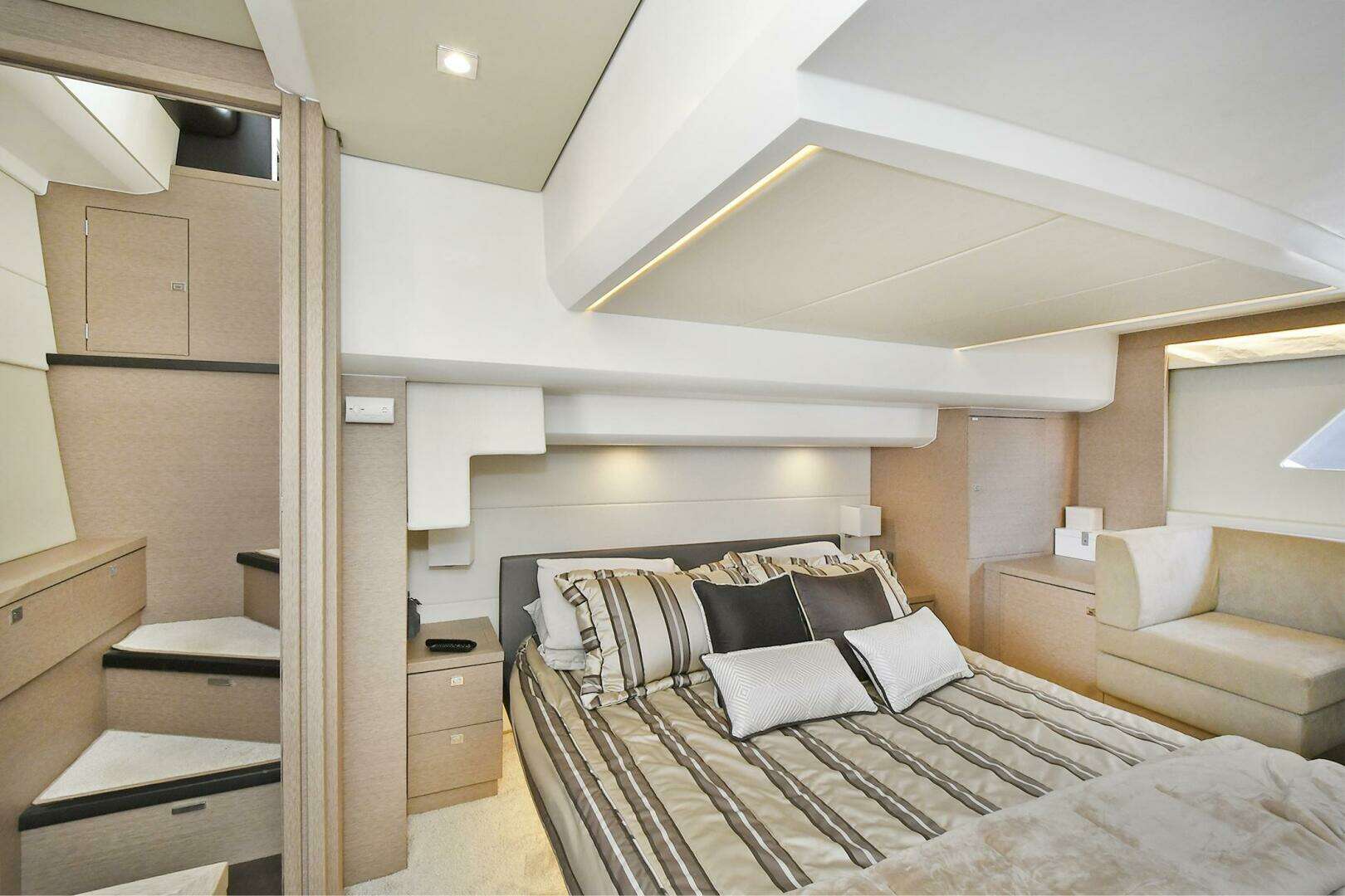 2018 Prestige 560 Fly - Image 56