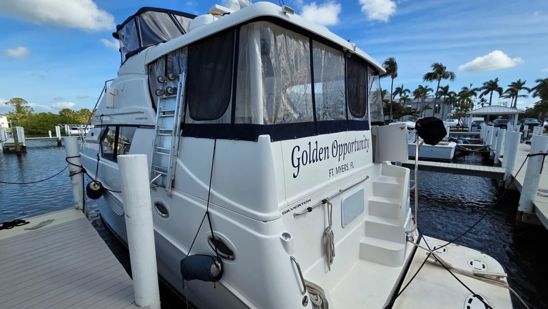 2001 Silverton 453 Motor Yacht - Image 4