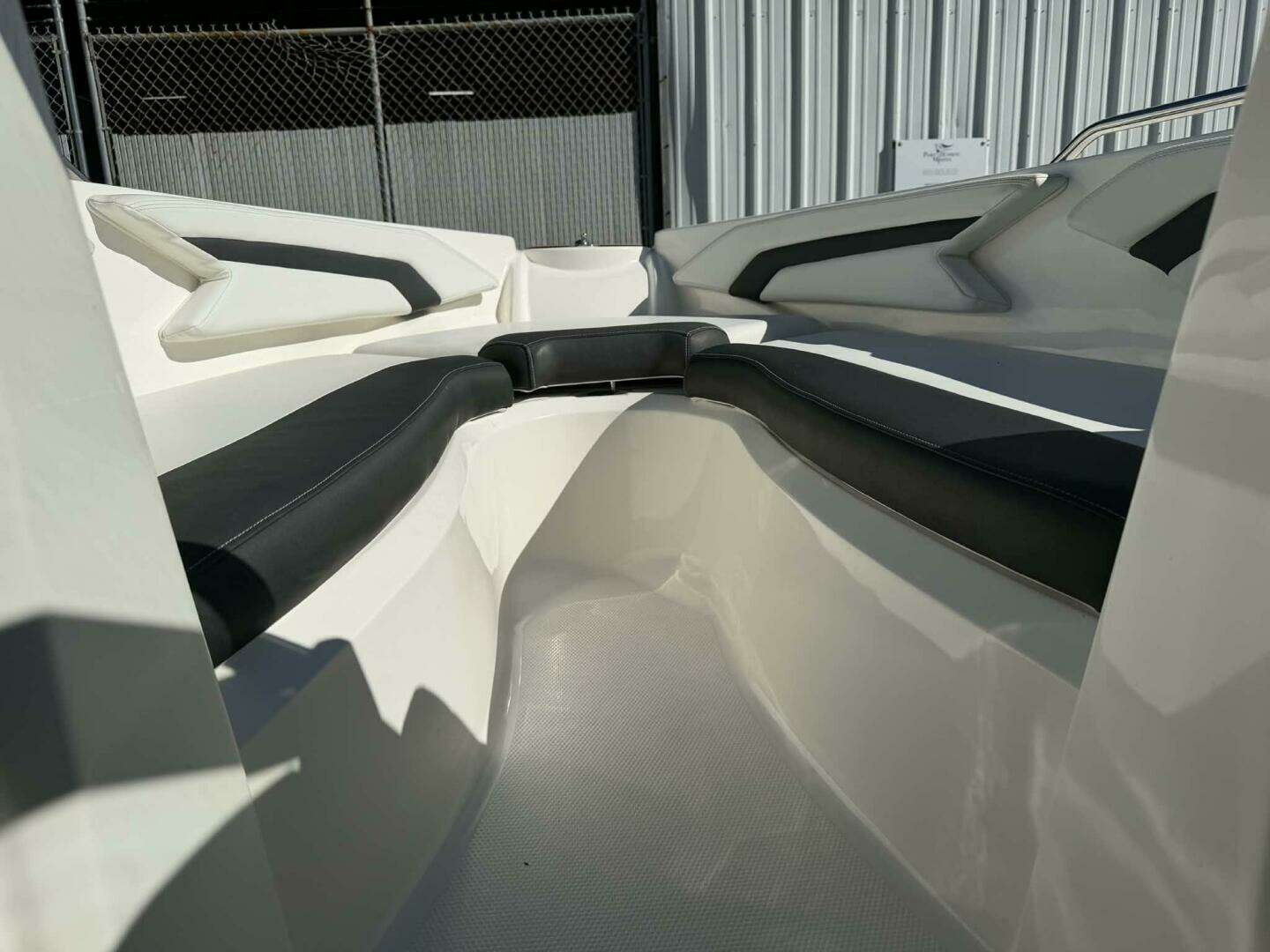 2015 Larson LX 225S IO - Image 15