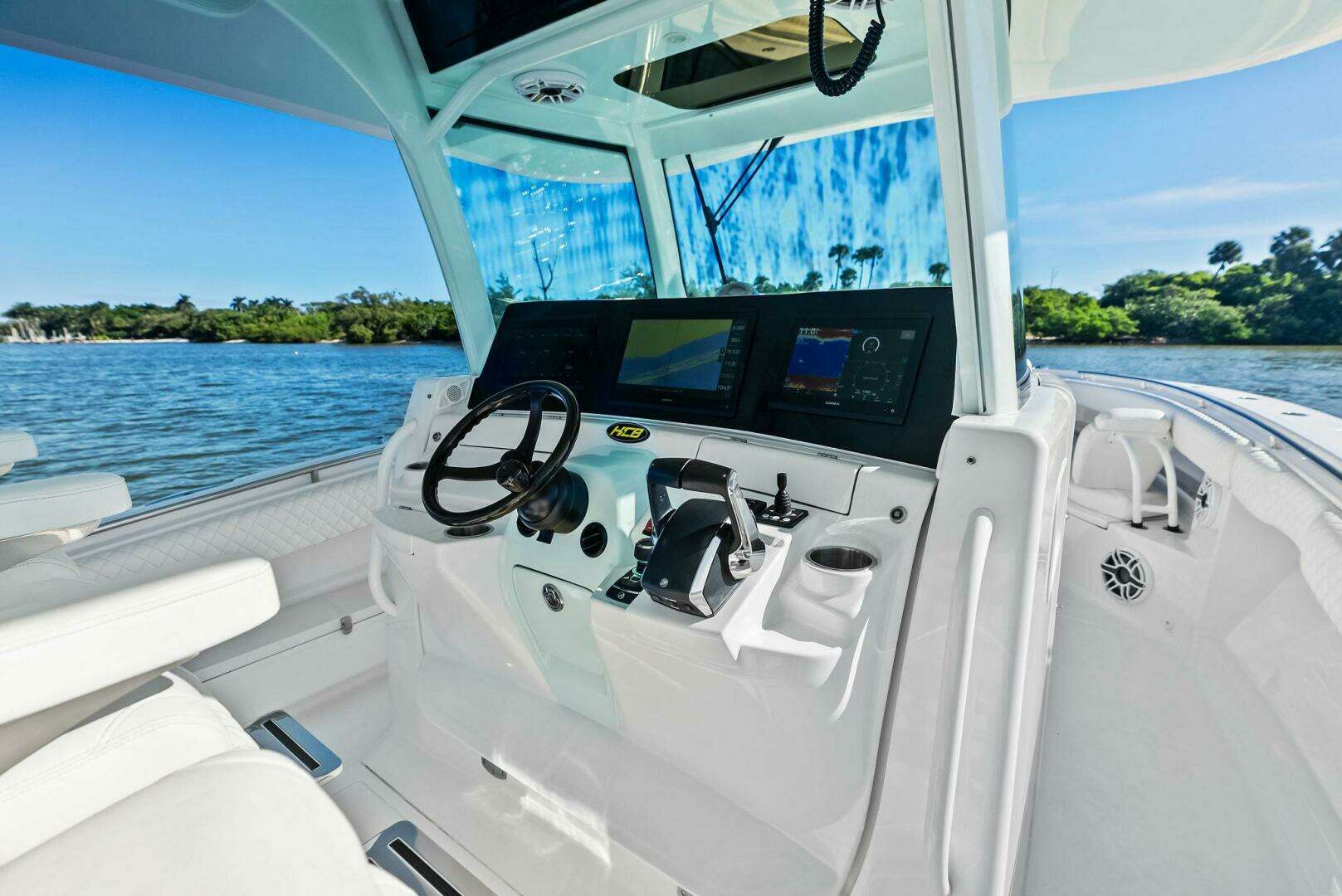 2023 HCB 42 Lujo - Image 23