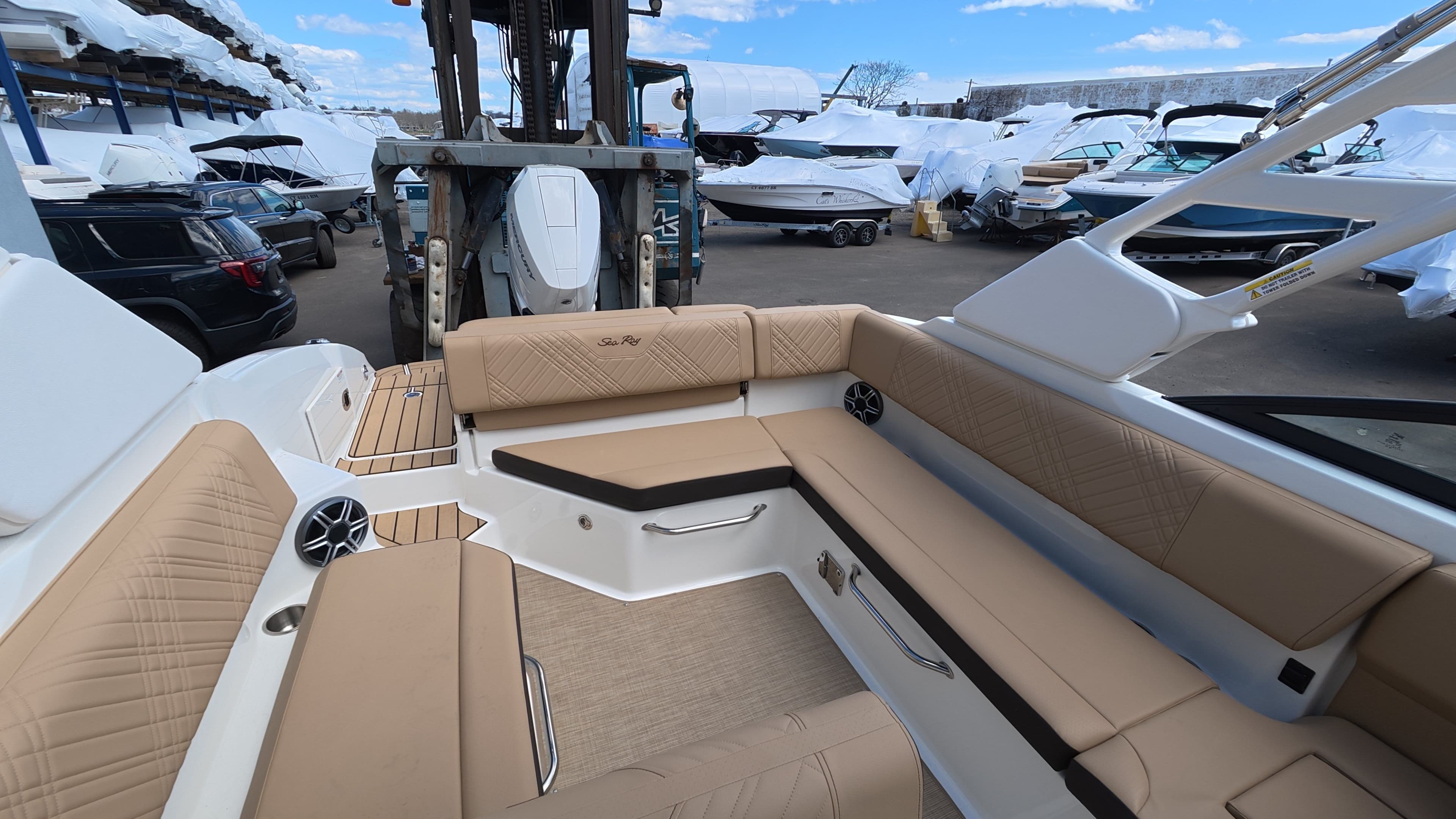 2026 Sea Ray SDX 270 Outboard - 16