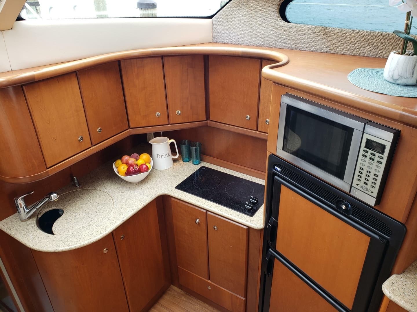2006 Silverton 34 Convertible - Image 10