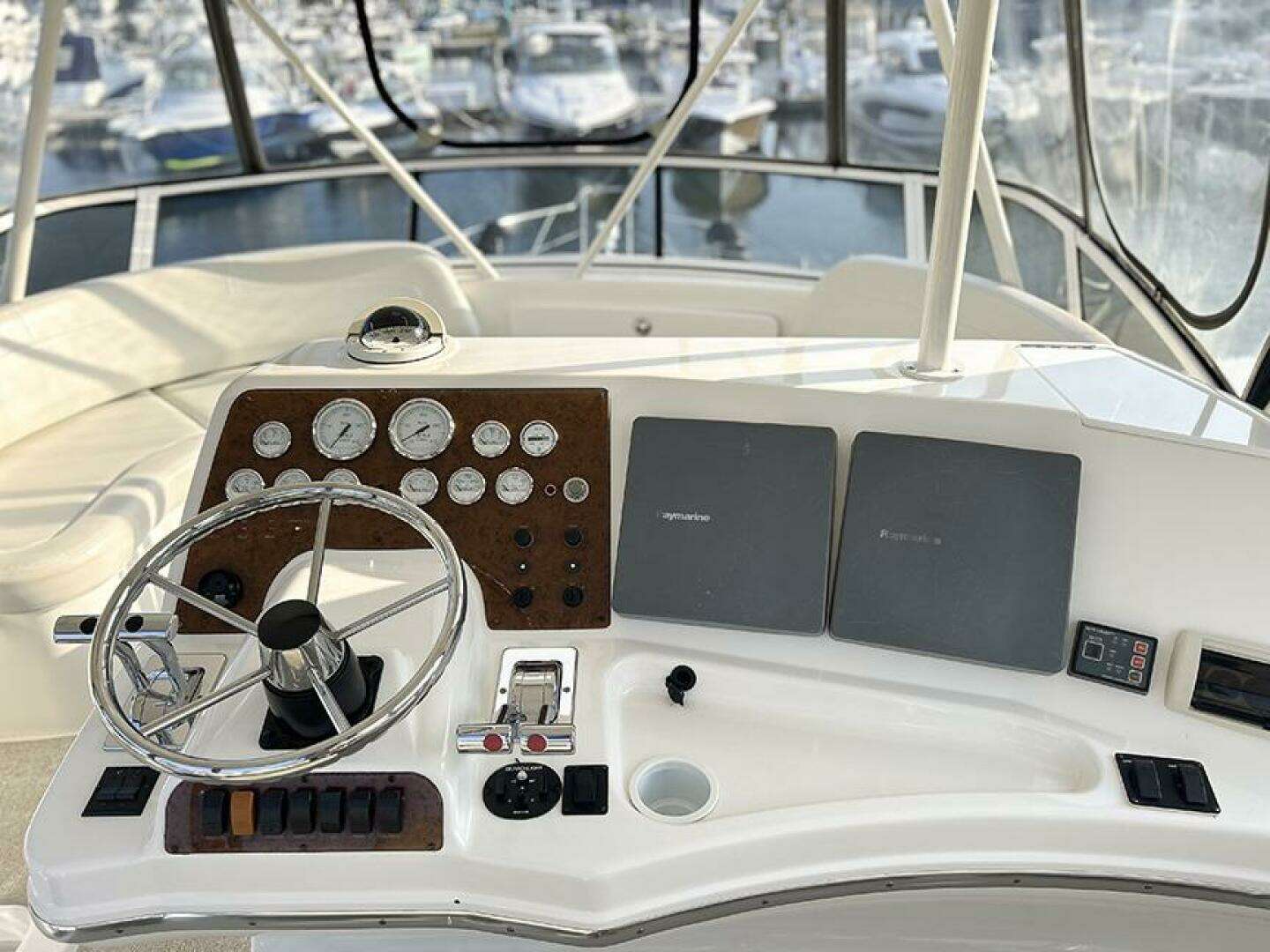 2002 Silverton 42 Convertible - Image 15