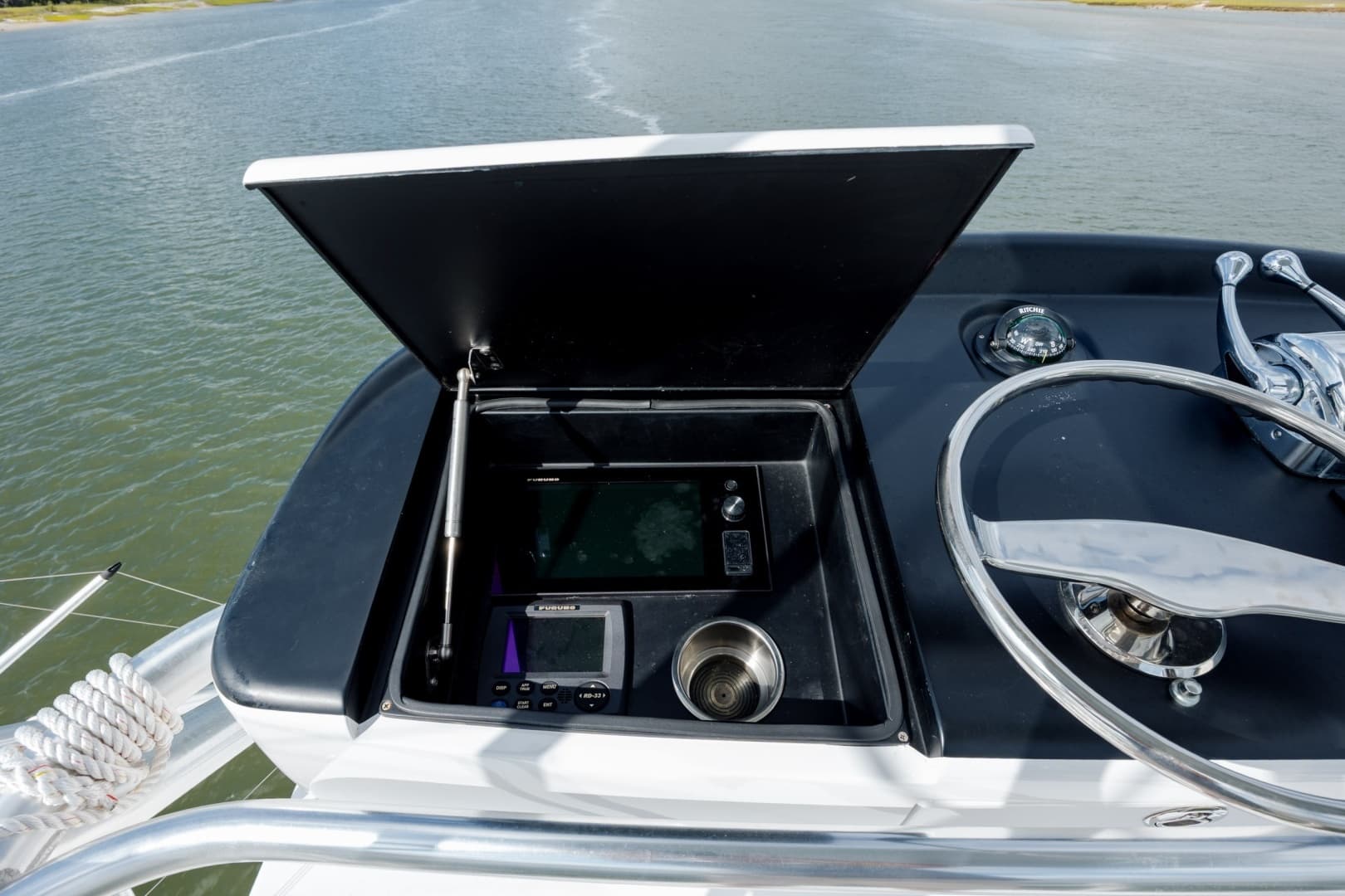 2015 Jarrett Bay Hardtop Express - Image 30